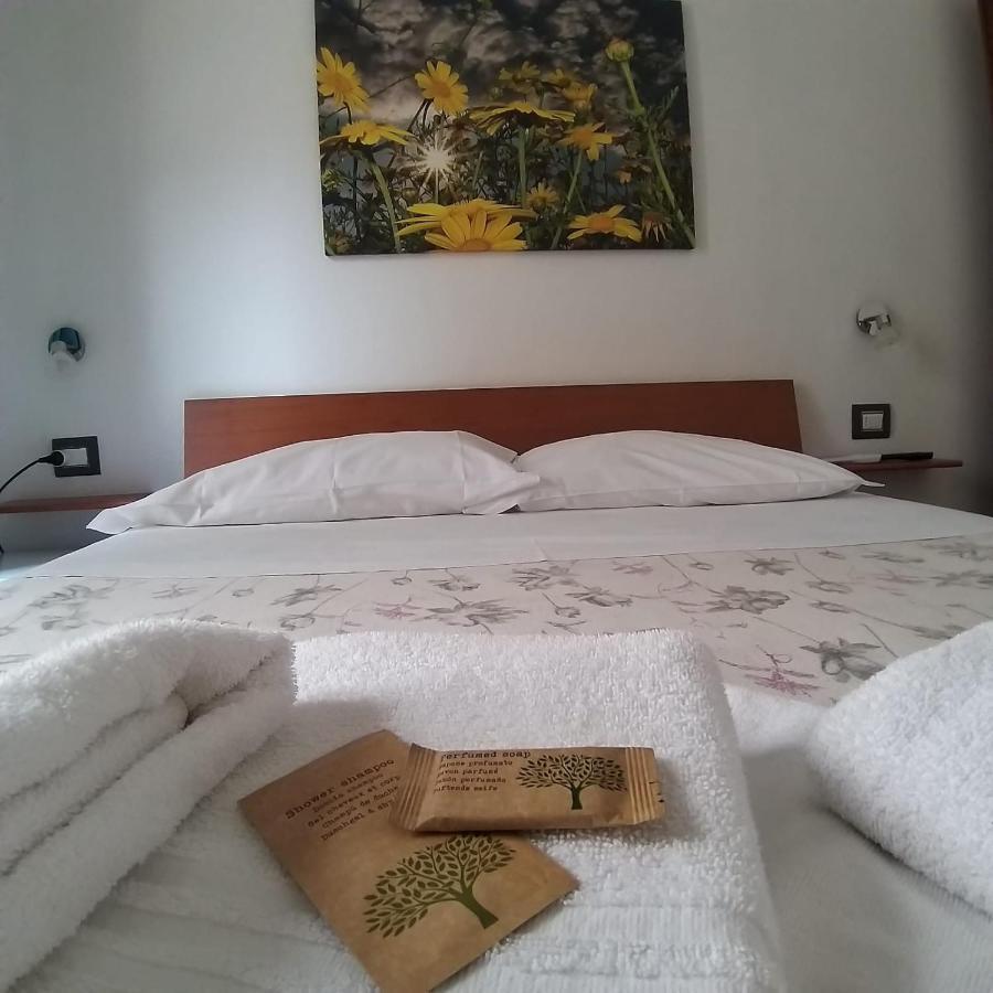 Domo Silvia Bed and Breakfast La Maddalena  Eksteriør billede