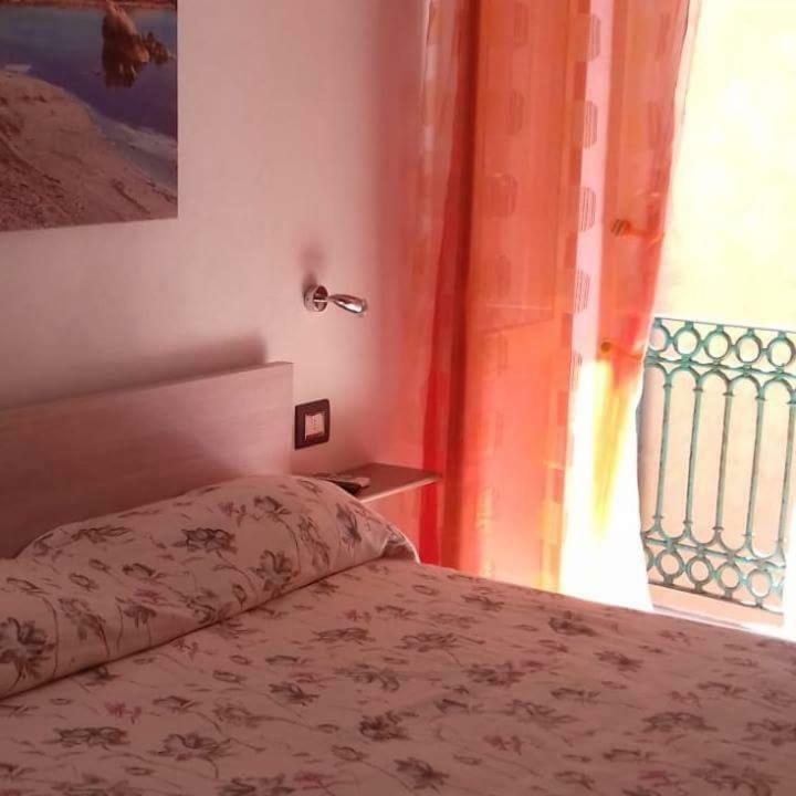 Domo Silvia Bed and Breakfast La Maddalena  Eksteriør billede