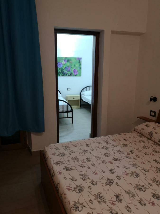 Domo Silvia Bed and Breakfast La Maddalena  Eksteriør billede